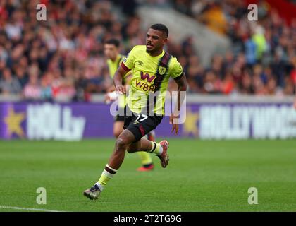 Brentford, London, Großbritannien. Oktober 2023; Gtech Community Stadium, Brentford, London, England; Premier League Football, Brentford gegen Burnley; Lyle Foster of Burnley Credit: Action Plus Sports Images/Alamy Live News Stockfoto