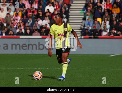 Brentford, London, Großbritannien. Oktober 2023; Gtech Community Stadium, Brentford, London, England; Premier League Football, Brentford gegen Burnley; Wilson Odobert von Burnley Credit: Action Plus Sports Images/Alamy Live News Stockfoto