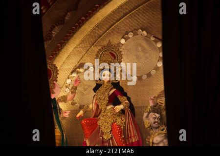 Dhaka bangladesch 20 oktober 2023, Durga Puja, das größte religiöse fest der hinduistischen Gemeinschaft in Bangladesch, hat heute begonnen.Nazmul islam/Alamy Stockfoto