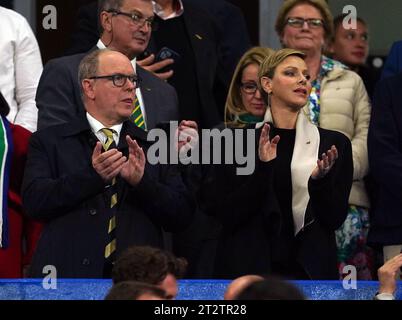 Prinz Albert II. Von Monaco und Prinzessin Charlene von Monaco vor dem Halbfinalspiel der Rugby-Weltmeisterschaft 2023 im Stade de France, Saint-Denis. Bilddatum: Freitag, 21. Oktober 2023. Stockfoto