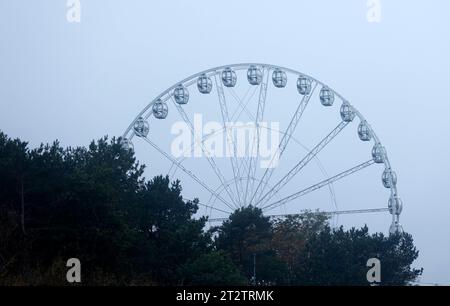 21.10.2023, Strand bei Bansin, Usedom, im Bild: Riesenrad in Heringsdorf an der Ostsee *** 21 10 2023, Strand bei Bansin, Usedom, im Bild Riesenrad in Heringsdorf an der Ostsee Credit: Imago/Alamy Live News Stockfoto