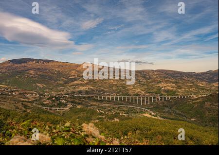 Molise ist eine italienische Bergregion mit einem Küstenabschnitt, der die Adria überblickt. Es umfasst einen Teil des Nationalparks Abruzzen in der Stockfoto