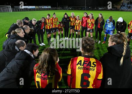 Kontich, Belgien. Oktober 2023. KV Mechelen feiert nach dem Gewinn eines Frauenfußballspiels zwischen KV Mechelen und FC Femina WS Woluwe am siebten Spieltag der Saison 2023 - 2024 der belgischen Lotto Womens Super League am Samstag, 21. Oktober 2023 in Kontich, Belgien. Quelle: Sportpix/Alamy Live News Stockfoto