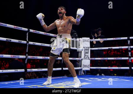 Khaleel Majid feiert, nachdem er in der M&S Bank Arena in Liverpool gegen Tom Farrell gewonnen hat. Bilddatum: Samstag, 21. Oktober 2023. Stockfoto