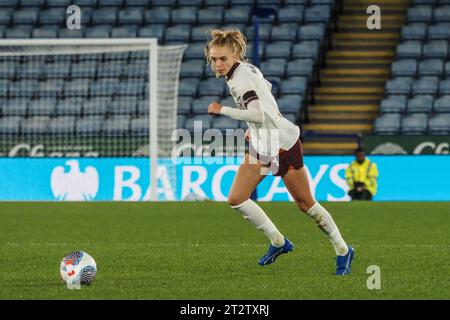 Leicester, Großbritannien. Oktober 2023. Leicester, England, 21. Oktober 2023: Esme Morgan (14 Manchester City) am Ball während des Spiels der Barclays FA Womens Super League zwischen Leicester City und Manchester City im King Power Stadium in Leicester, England (Natalie Mincher/SPP) Credit: SPP Sport Press Photo. /Alamy Live News Stockfoto