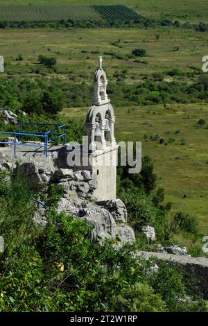 Glockenturm des Klosters Zavala in Bosnien und Herzegowina Stockfoto