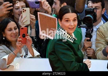 Rom, Italien. Oktober 2023. Die französische Schauspielerin Juliette Binoche besucht einen roten Teppich für den Film „La Passion de Dodin Bouffant“ (der Pot Au Feu) während des 18. Filmfestivals in Rom am 21. Oktober 2023. Foto: Eric Vandeville/ABACAPRESS.COM Credit: Abaca Press/Alamy Live News Stockfoto
