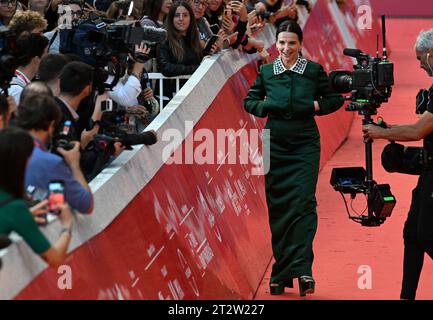 Rom, Italien. Oktober 2023. Die französische Schauspielerin Juliette Binoche besucht einen roten Teppich für den Film „La Passion de Dodin Bouffant“ (der Pot Au Feu) während des 18. Filmfestivals in Rom am 21. Oktober 2023. Foto: Eric Vandeville/ABACAPRESS.COM Credit: Abaca Press/Alamy Live News Stockfoto