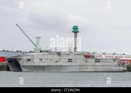 Le Havre, Frankreich - Militärschiff USNS CARSON CITY neben dem Hafen von Le Havre. Stockfoto