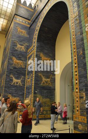 Berlin, Deutschland - 21. Oktober 2023 - das Pergamonmuseum ist ab Oktober wegen umfangreicher Renovierungsarbeiten vollständig geschlossen. (Foto: Markku Rainer Peltonen) Stockfoto