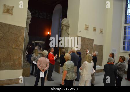 Berlin, Deutschland - 21. Oktober 2023 - das Pergamonmuseum ist ab Oktober wegen umfangreicher Renovierungsarbeiten vollständig geschlossen. (Foto: Markku Rainer Peltonen) Stockfoto