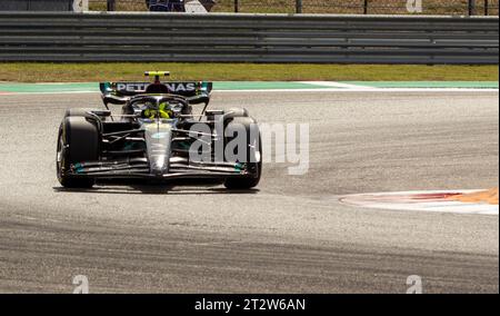 Austin, Usa . Oktober 2023. Mercedes-Pilot Lewis Hamilton beim Sprint-Shootout-Rennen beim Großen Preis der USA am 21. Oktober 2023 auf dem Circuit of the Americas in Austin, Texas. (Foto: Stephanie Tacy/SIPA USA) Credit: SIPA USA/Alamy Live News Stockfoto