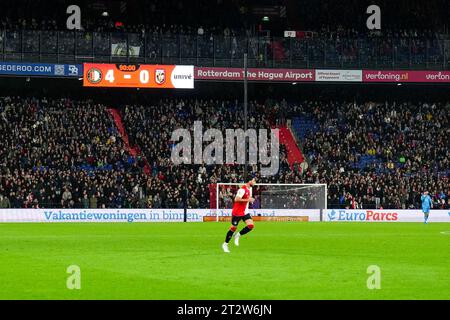 Rotterdam, Niederlande. Oktober 2023. Rotterdam - das Endresultat während des Eredivisie-Spiels zwischen Feyenoord und Vitesse im Stadion Feijenoord de Kuip am 21. Oktober 2023 in Rotterdam, Niederlande. Credit: Box to Box Pictures/Alamy Live News Stockfoto