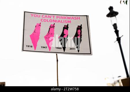 Am 21. Oktober 2023 marschierten schätzungsweise 100.000 Menschen durch Zentral-London, um Palästina zu unterstützen und ein Ende der Bombardierung von Gaza zu fordern. Stockfoto