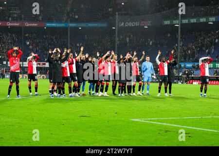 Rotterdam, Niederlande. Oktober 2023. Rotterdam - Spieler von Feyenoord während des Eredivisie-Spiels zwischen Feyenoord und Vitesse im Stadion Feijenoord de Kuip am 21. Oktober 2023 in Rotterdam, Niederlande. Credit: Box to Box Pictures/Alamy Live News Stockfoto