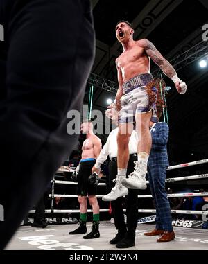 Sam Gilley feiert den Sieg über Louis Greene in York Hall, London. Bilddatum: Samstag, 21. Oktober 2023. Stockfoto