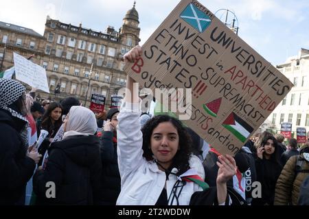 Glasgow, UK, 21. Oktober 2023. Demonstration zur Unterstützung Palästinas angesichts der israelischen Aggression am 21. Oktober 2023 in Glasgow, Schottland. Foto: Jeremy Sutton-Hibbert/Alamy Live News. Stockfoto