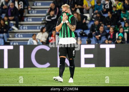 Reggio Emilia, Italien. Oktober 2023. Wahnvorstellung von Uros Racic (Sassuolo) während des Spiels der US Sassuolo vs SS Lazio, italienische Fußball Serie A in Reggio Emilia, Italien, 21. Oktober 2023 Credit: Independent Photo Agency/Alamy Live News Stockfoto