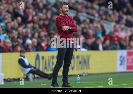 Middlesbrough, Großbritannien. Oktober 2023. Michael Carrick Manager von Middlesbrough schreit seine Spieler während des Sky Bet Championship Matches Middlesbrough gegen Birmingham City im Riverside Stadium, Middlesbrough, Großbritannien, 21. Oktober 2023 (Foto: Gareth Evans/News Images) in Middlesbrough, Großbritannien am 21. Oktober 2023. (Foto: Gareth Evans/News Images/SIPA USA) Credit: SIPA USA/Alamy Live News Stockfoto