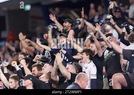 Sydney, Australien. Oktober 2023. Fans von Melbourne Victory zeigen ihre Unterstützung während der Isuzu Ute A-League RD1 zwischen Sydney FC und Melbourne Victory am 21. Oktober 2023 im Allianz Stadium in Sydney, Australien Credit: IOIO IMAGES/Alamy Live News Stockfoto