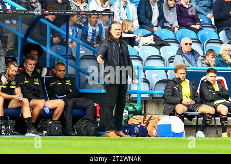 John Smith's Stadium, Huddersfield, England - 21. Oktober 2023 Gareth Ainsworth Manager der Queens Park Rangers - während des Spiels Huddersfield Town gegen Queens Park Rangers, Sky Bet Championship, 2023/24, John Smith's Stadium, Huddersfield, England - 21. Oktober 2023 Credit: Arthur Haigh/WhiteRosePhotos/Alamy Live News Stockfoto