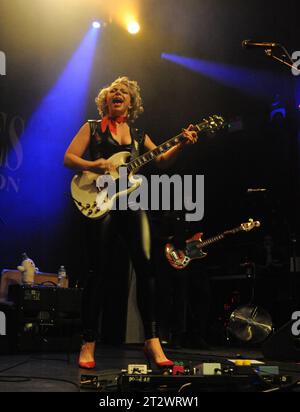 Manchester, Großbritannien. 21. Oktober 2023: Samantha Fish mit Jesse Dayton, 02 Ritz, Manchester, UK. Foto: David Bronstein/ Alamy Live News Stockfoto