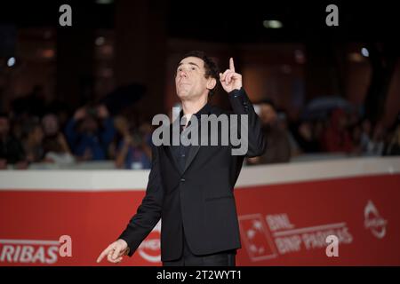 ROM, ITALIEN - 21. OKTOBER: Elio Germano besucht einen roten Teppich für den Film „Palazzina LAF“ während des 18. Rom Film Festivals im Auditorium Parco Della Stockfoto