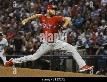 Phoenix, Usa. Oktober 2023. Philadelphia Phillies Starting Pitcher Zack Wheeler wirft im zweiten Inning gegen die Arizona Diamondbacks im fünften Spiel der NLCS im Chase Field in Phoenix am Samstag, den 21. Oktober 2023. Foto: Rick D'Elia/UPI Credit: UPI/Alamy Live News Stockfoto