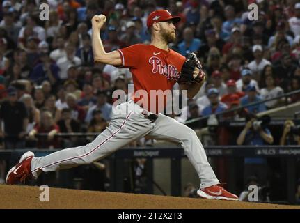 Phoenix, Usa. Oktober 2023. Philadelphia Phillies Starting Pitcher Zack Wheeler wirft im zweiten Inning gegen die Arizona Diamondbacks im fünften Spiel der NLCS im Chase Field in Phoenix am Samstag, den 21. Oktober 2023. Foto: Rick D'Elia/UPI Credit: UPI/Alamy Live News Stockfoto