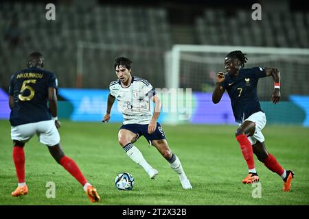 CLUJ-NAPOCA, RUMÄNIEN - 22. JUNI: Sandro TONALi aus Italien kontrolliert den Ball während des UEFA-U21-EM-Spiels 2023 in der Gruppe D zwischen Frankreich und Italien in Cluj Stockfoto