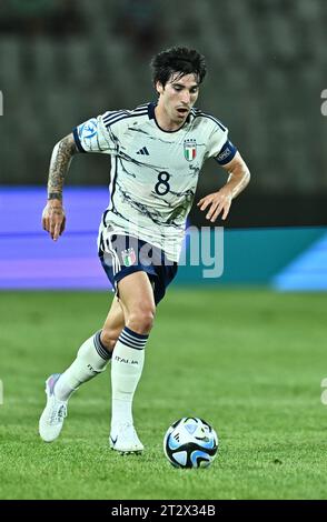 CLUJ-NAPOCA, RUMÄNIEN - 22. JUNI: Sandro TONALi aus Italien kontrolliert den Ball während des UEFA-U21-EM-Spiels 2023 in der Gruppe D zwischen Frankreich und Italien in Cluj Stockfoto