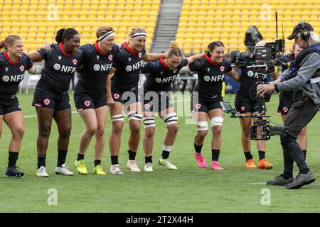 Wellington, Neuseeland. Oktober 2023. Das kanadische Team zieht sich vor dem Spiel an. WXV1 internationales Rugby-Turnier für Damen. Sky Stadium. Wellington. Neuseeland (Joe Serci/SPP) Credit: SPP Sport Press Photo. /Alamy Live News Stockfoto