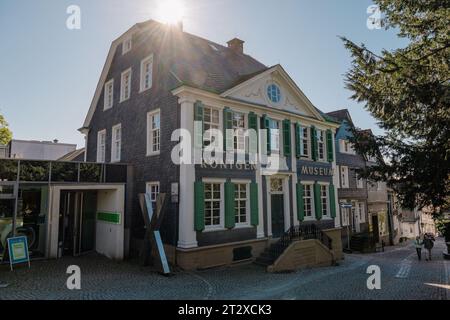 Remscheid, Deutschland. Oktober 2023. Der Geburtsort von Wilhelm Conrad Röntgen. Historische Röntgenbilder aus dem Museum wurden für das UNESCO-Weltdokumentarerbe nominiert. (Zu dpa: "Röntgen's Pictures - Ein Museum auf dem Weg zum Weltdokumenterbe") Credit: Marius Becker/dpa/Alamy Live News Stockfoto