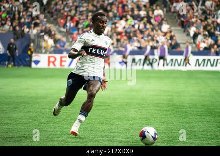 Vancouver, Kanada. Oktober 2023. Vancouver, British Columbia, Kanada, 21. Oktober 2023: Richie Laryea (7 Vancouver Whitecaps FC) kontrolliert den Ball während des Major League Soccer Matches zwischen Vancouver Whitecaps FC und Los Angeles FC im BC Place Stadium in Vancouver, British Columbia, Kanada (NUR REDAKTIONELLE VERWENDUNG). (Amy Elle/SPP) Credit: SPP Sport Press Photo. /Alamy Live News Stockfoto