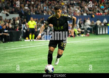 Vancouver, Kanada. Oktober 2023. Vancouver, British Columbia, Kanada, 21. Oktober 2023: Cristian Olivera (25 Los Angeles FC) kontrolliert den Ball während des Major League Soccer Matches zwischen Vancouver Whitecaps FC und Los Angeles FC im BC Place Stadium in Vancouver, British Columbia, Kanada (NUR REDAKTIONELLE VERWENDUNG). (Amy Elle/SPP) Credit: SPP Sport Press Photo. /Alamy Live News Stockfoto