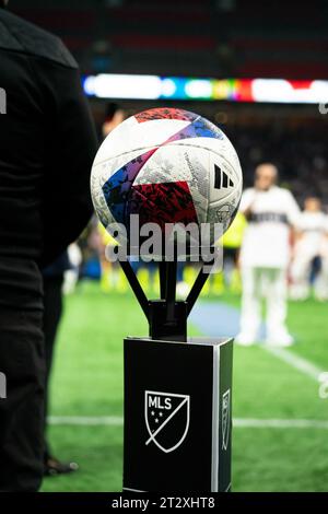 Vancouver, Kanada. Oktober 2023. Vancouver, British Columbia, Kanada, 21. Oktober 2023: Der offizielle Ball wird vor dem Major League Soccer Spiel zwischen Vancouver Whitecaps FC und Los Angeles FC im BC Place Stadium in Vancouver, British Columbia, Kanada (NUR REDAKTIONELLE VERWENDUNG) gesehen. (Amy Elle/SPP) Credit: SPP Sport Press Photo. /Alamy Live News Stockfoto