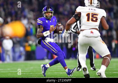 21. Oktober 2023: Washington Huskies Quarterback Michael Penix Jr. (9) sucht im Husky Stadium in Seattle, WA nach einem Empfänger im NCAA-Football-Spiel zwischen den Arizona State Sun Devils und Washington Huskies. Washington besiegte Arizona State mit 15:7. Steve Faber/CSM Stockfoto