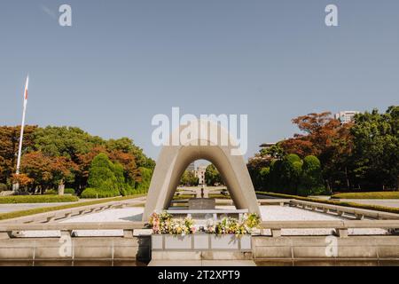 Hiroshima Opfers Memorial Cenotaph im Peace Memorial Park, Hiroshima, Japan Stockfoto