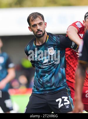 Jack Powell von Crewe während des Sky Bet EFL League Two Spiels zwischen Crawley Town und Crewe Alexandra im Broadfield Stadium, Crawley, UK - 21. Oktober 2023 Foto Simon Dack / Teleobjektive nur redaktionelle Verwendung. Kein Merchandising. Für Football Images gelten Einschränkungen für FA und Premier League, inc. Keine Internet-/Mobilnutzung ohne FAPL-Lizenz. Weitere Informationen erhalten Sie bei Football Dataco Stockfoto