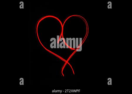 Hellrote Beschriftung mit der Freeze Light-Methode auf dem Foto zum Valentinstag, für Geschenke an Lieben. Stockfoto