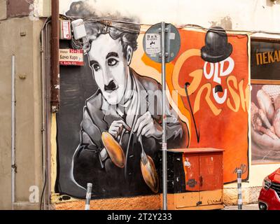 Street Art Wandbild Charlie Chaplin Buntes Street Art Wandbild im Rahmen der Sofia Graffiti Tour in Sofia, Bulgarien, Osteuropa, Balkan, EU Stockfoto