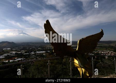 Nicht exklusiv: 20. Oktober 2023, Bundesstaat Puebla, Mexiko: Monumentale Katrinas mit verschiedenen Darstellungen von Charakteren zieren Felder und Orte in Th Stockfoto