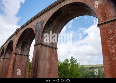 Verlassene Mingardo-Brücke - Italien Stockfoto