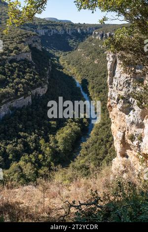 Luftaufnahme des Ebro River Canyon in Burgos, Kastilien und Leon, Spanien. Stockfoto