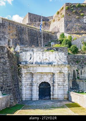 Eintritt in das neue venezianische Fort in Kerkira oder Korfu-Stadt auf den Ionina-Inseln in Griechenland Stockfoto