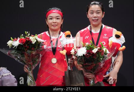Chen Qing Chen (L) und Jia Yi Fan aus China gewannen das Doppel der Frauen bei Victor Denmark Open in der Jyske Bank Arena in Odense Sonntag, 22. Oktober 2023. Stockfoto