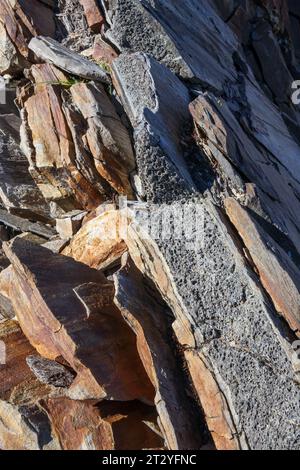 Metamorphe Gesteinsformationen. Geologische Aspekte der Zillertaler Alpen. Tirol. Österreich. Europa. Stockfoto