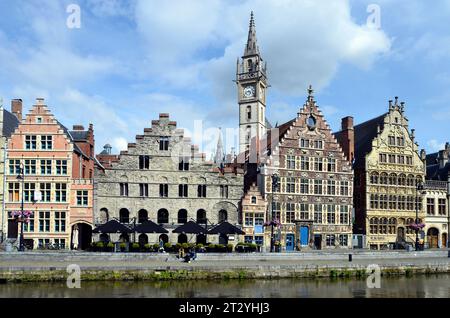 Gent, Belgien - 31. Mai 2011: UNESCO-Weltkulturerbe, Stadtteil Graslei mit den mittelalterlichen Gebäuden des Gildenhauses der freien Seeleute, Getreidehaus an Stockfoto