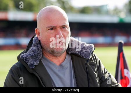 Rotterdam, Niederlande. Oktober 2023. ROTTERDAM, NIEDERLANDE - 22. OKTOBER: ESPN-Moderator Leo Oldenburger während des niederländischen Eredivisie-Spiels zwischen Excelsior Rotterdam und PEC Zwolle im Van Donge & de Roo Stadion am 22. Oktober 2023 in Rotterdam, Niederlande. (Foto von Hans van der Valk/Orange Pictures) Credit: Orange Pics BV/Alamy Live News Stockfoto