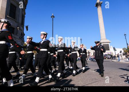 Trafalgar Square, London, Großbritannien. Oktober 2023. Die Seekadetten feiern den Trafalgar-Tag. Quelle: Matthew Chattle/Alamy Live News Stockfoto